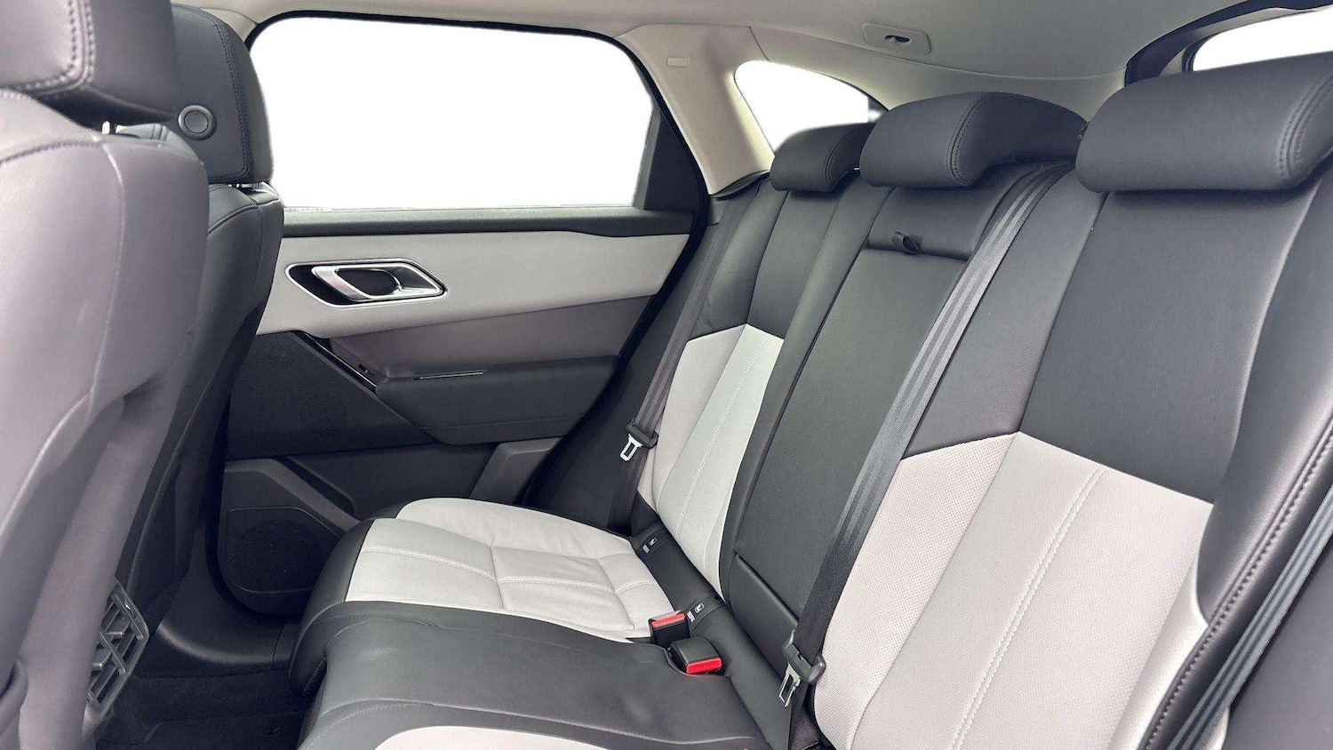 Used Land Rover Range Rover Velar 2025 for sale - 76460686: Photo 4