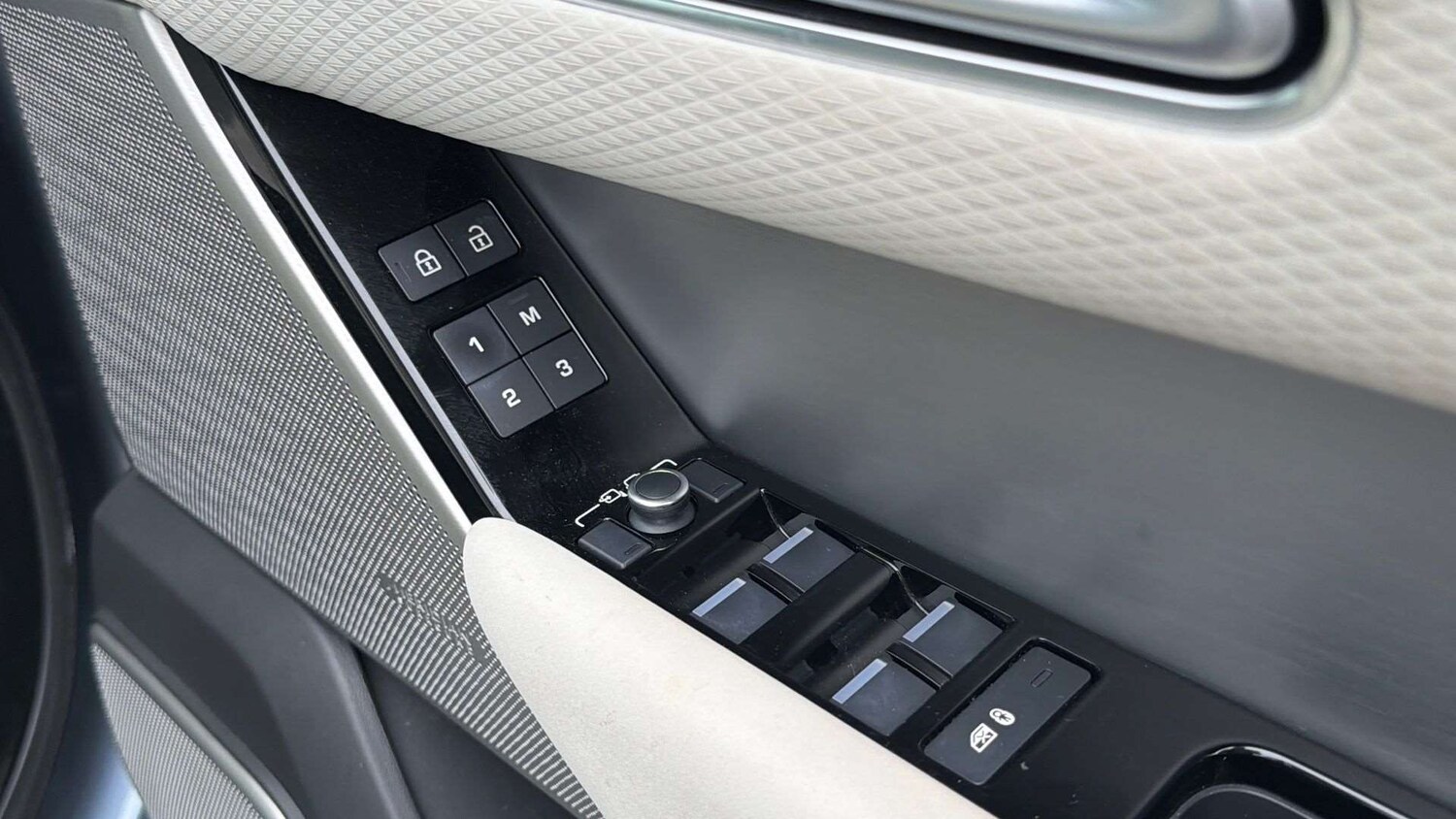 Used Land Rover Range Rover Velar 2022 for sale - 78221275: Photo 25