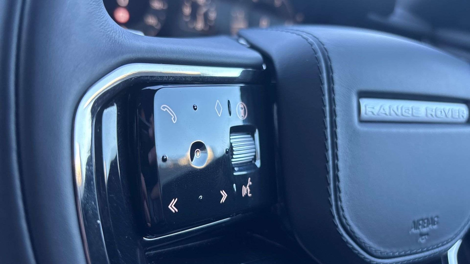 Used Land Rover Range Rover Velar 2025 for sale - 77000237: Photo 35