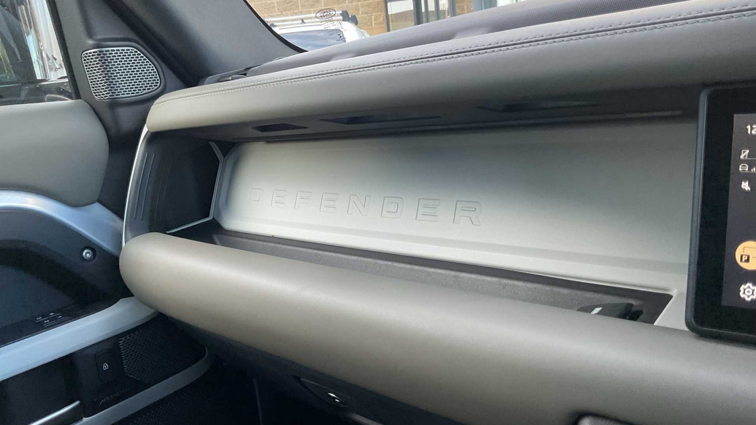 Used Land Rover Defender 2021 for sale - 76460049: Photo 21