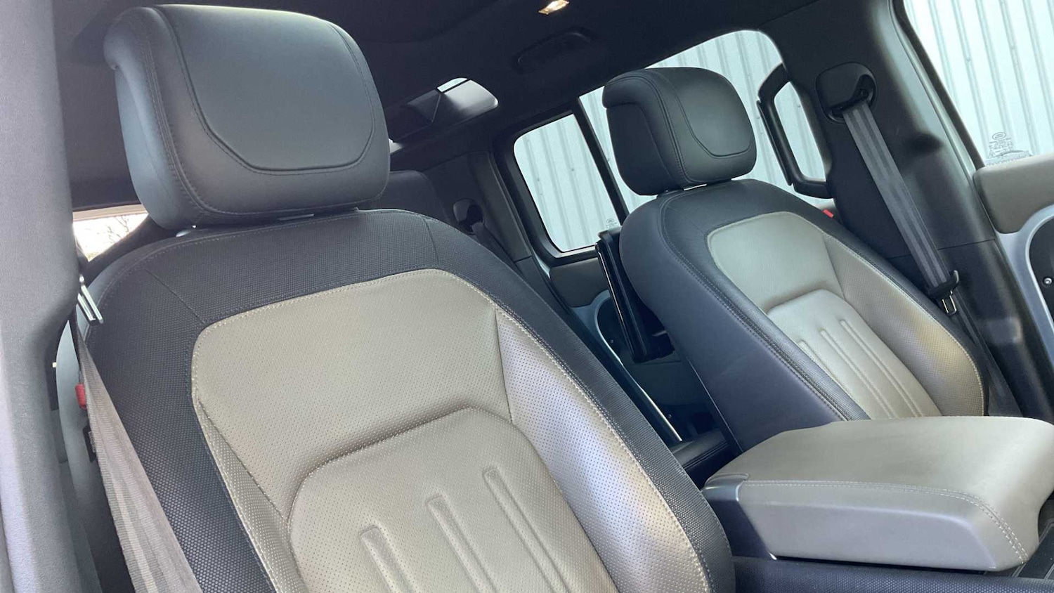 Used Land Rover Defender 2021 for sale - 76460049: Photo 31