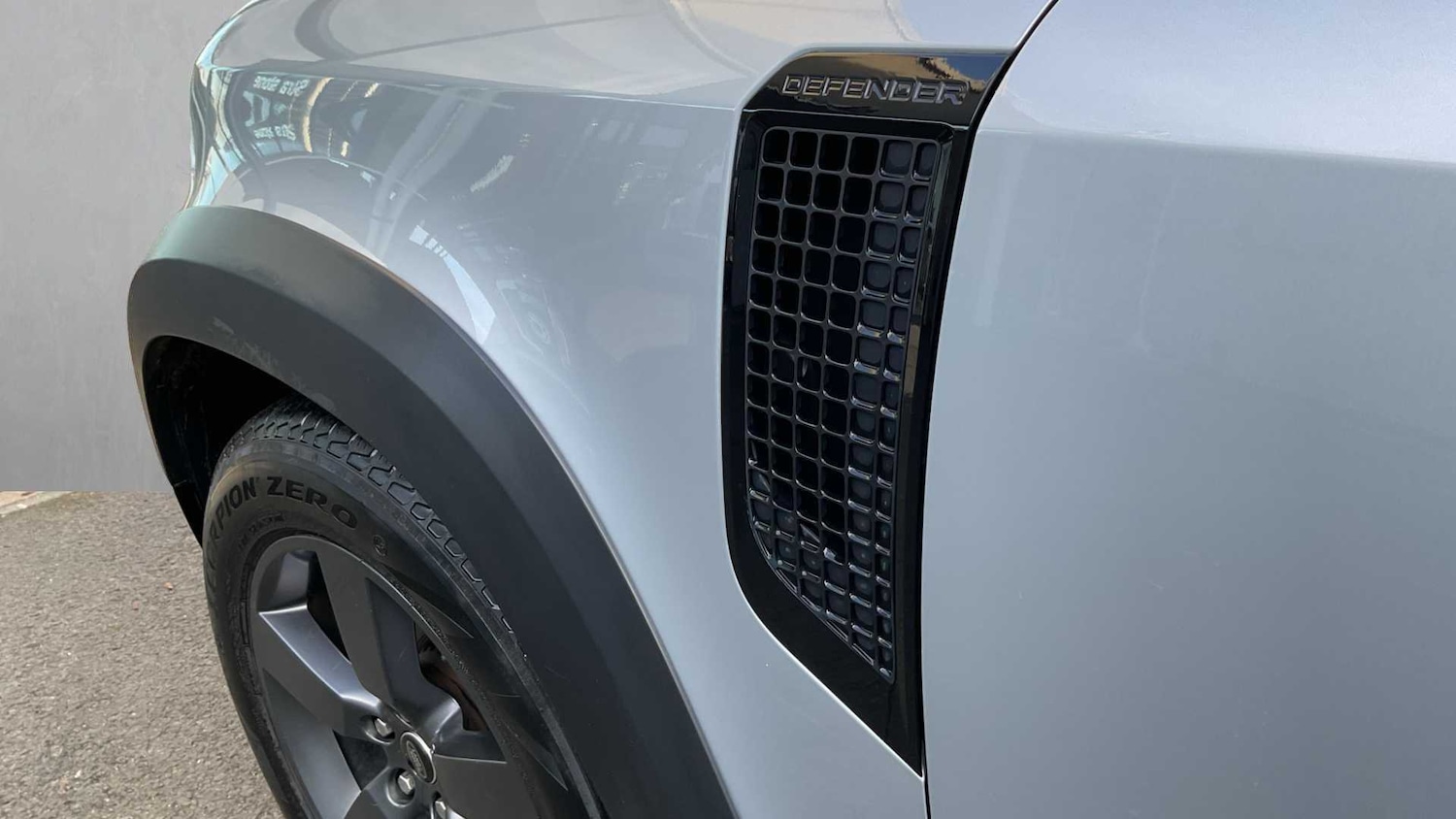 Used Land Rover Defender 2021 for sale - 76460049: Photo 9