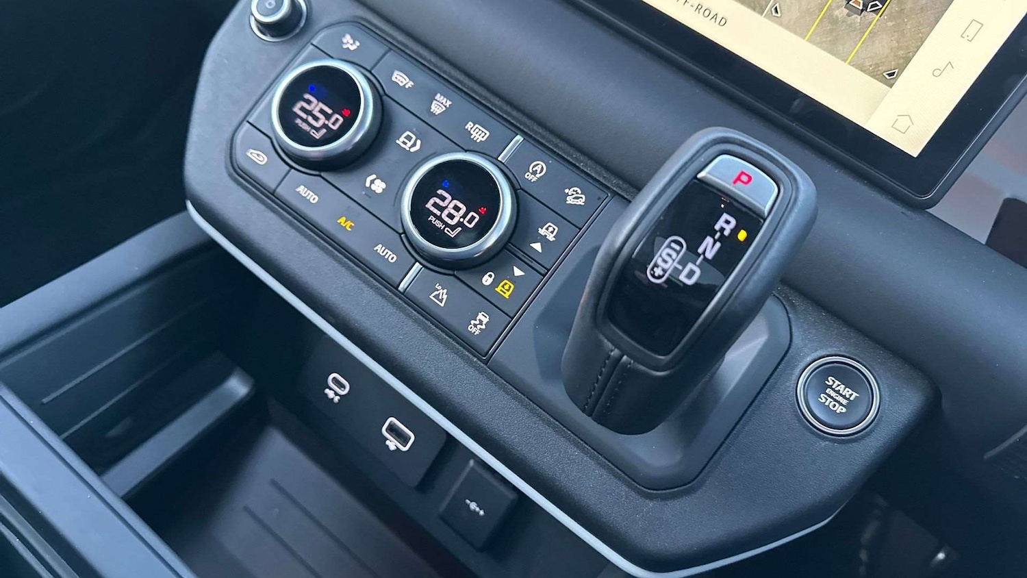 Used Land Rover Defender 2024 for sale - 76842917: Photo 13