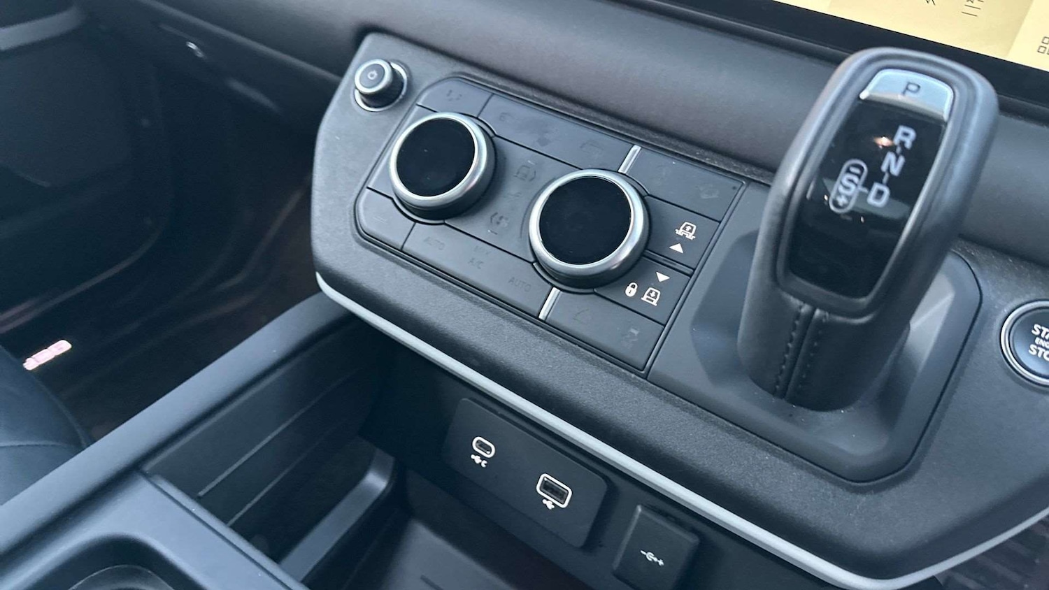 Used Land Rover Defender 2024 for sale - 76842917: Photo 22