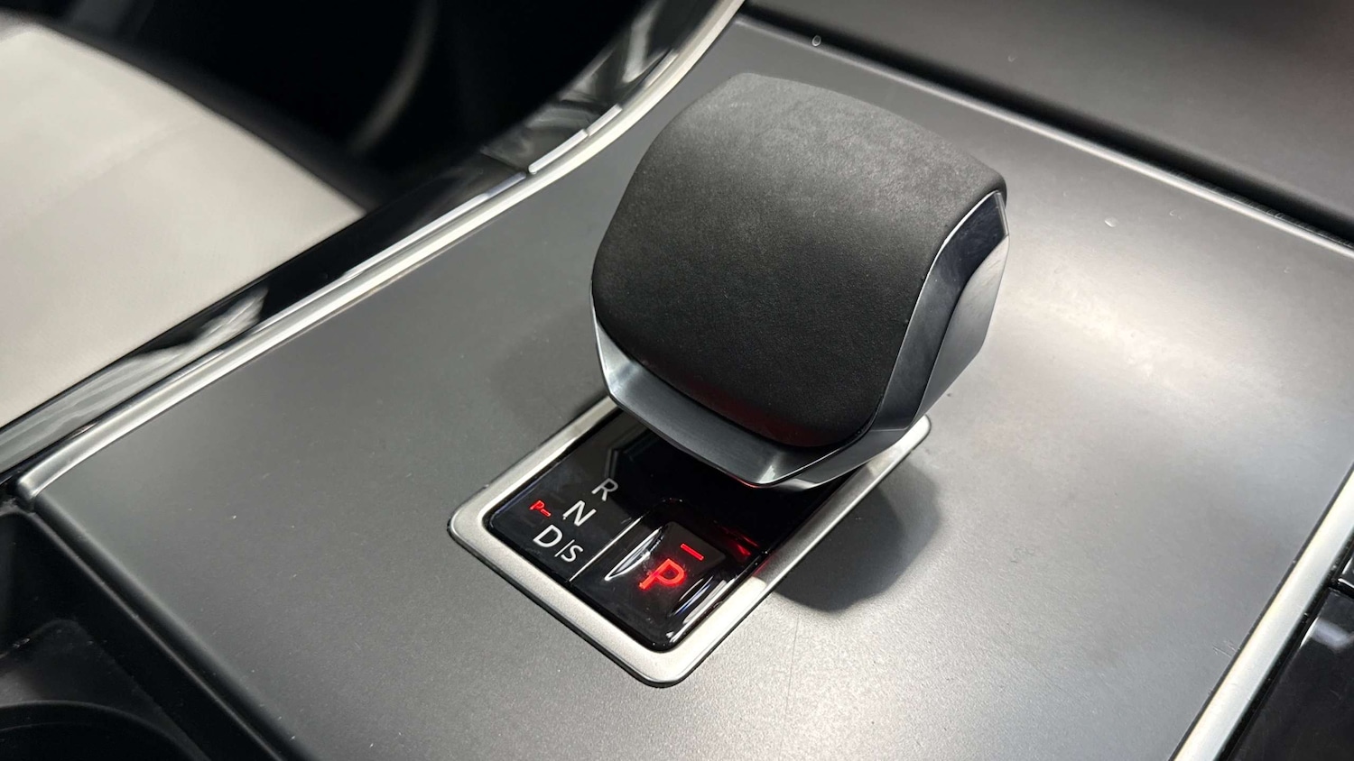 Used Land Rover Range Rover Velar 2023 for sale - 77281850: Photo 13