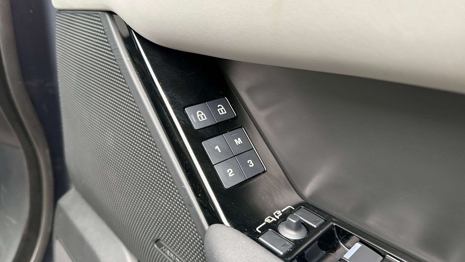 Used Land Rover Range Rover Velar 2023 for sale - 77281850: Photo 25