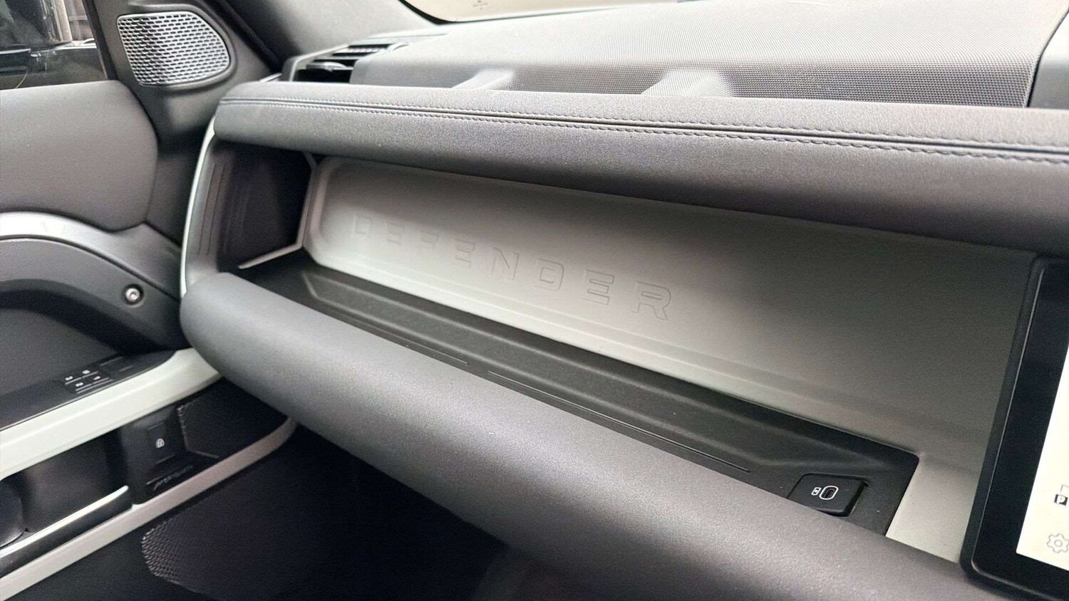 Used Land Rover Defender 2022 for sale - 77397917: Photo 35