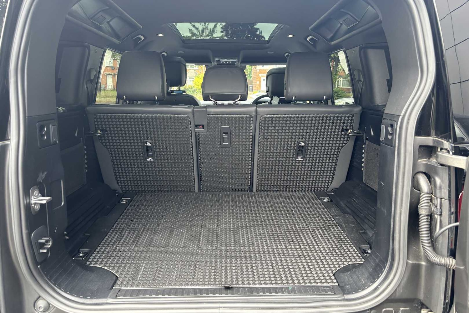 Used Land Rover Defender 2023 for sale - 76460353: Photo 11