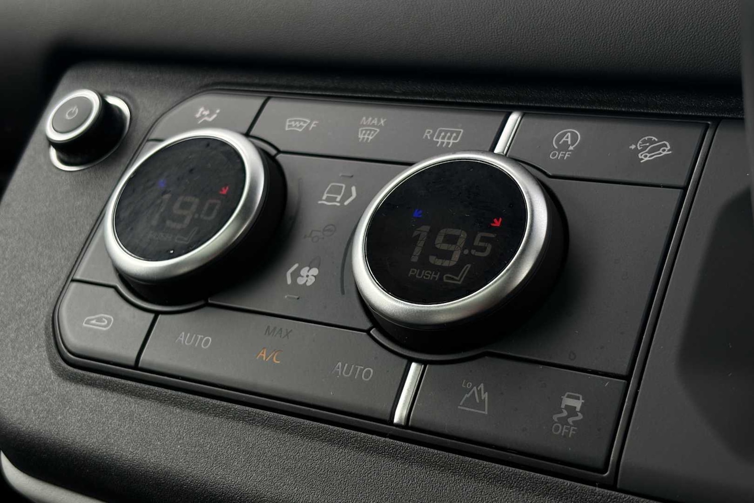 Used Land Rover Defender 2023 for sale - 76460353: Photo 14