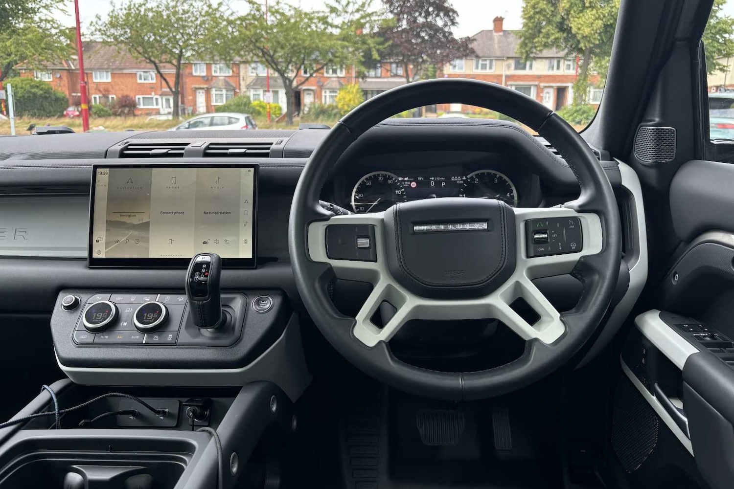 Used Land Rover Defender 2023 for sale - 76460353: Photo 16