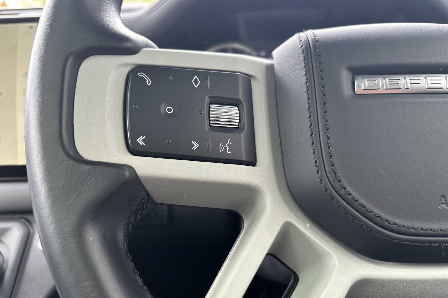 Used Land Rover Defender 2023 for sale - 76460353: Photo 17