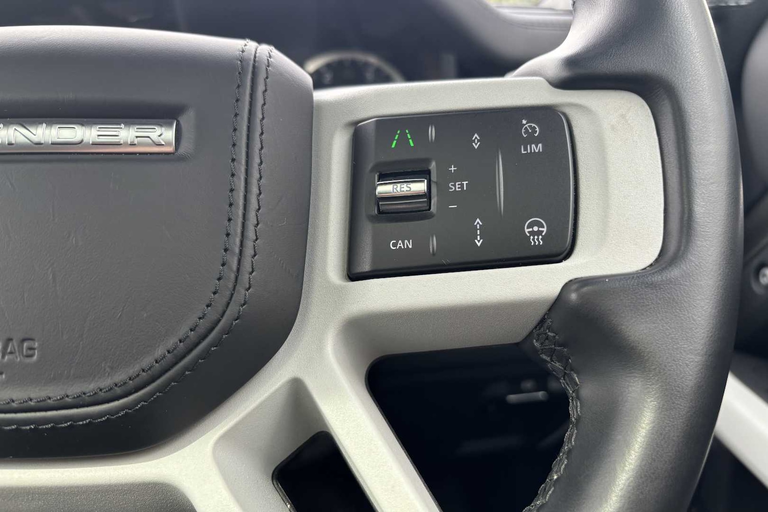 Used Land Rover Defender 2023 for sale - 76460353: Photo 18