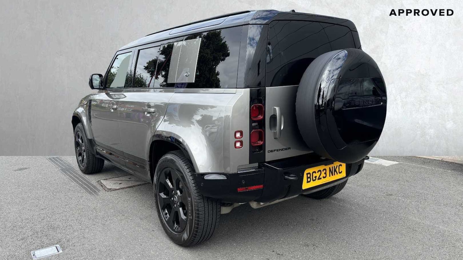 Used Land Rover Defender 2023 for sale - 76460353: Photo 2
