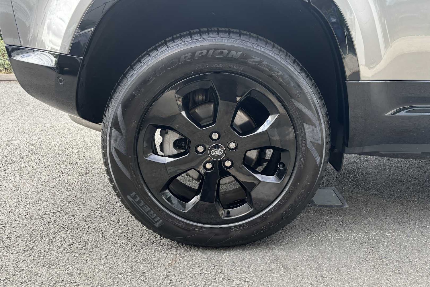 Used Land Rover Defender 2023 for sale - 76460353: Photo 23