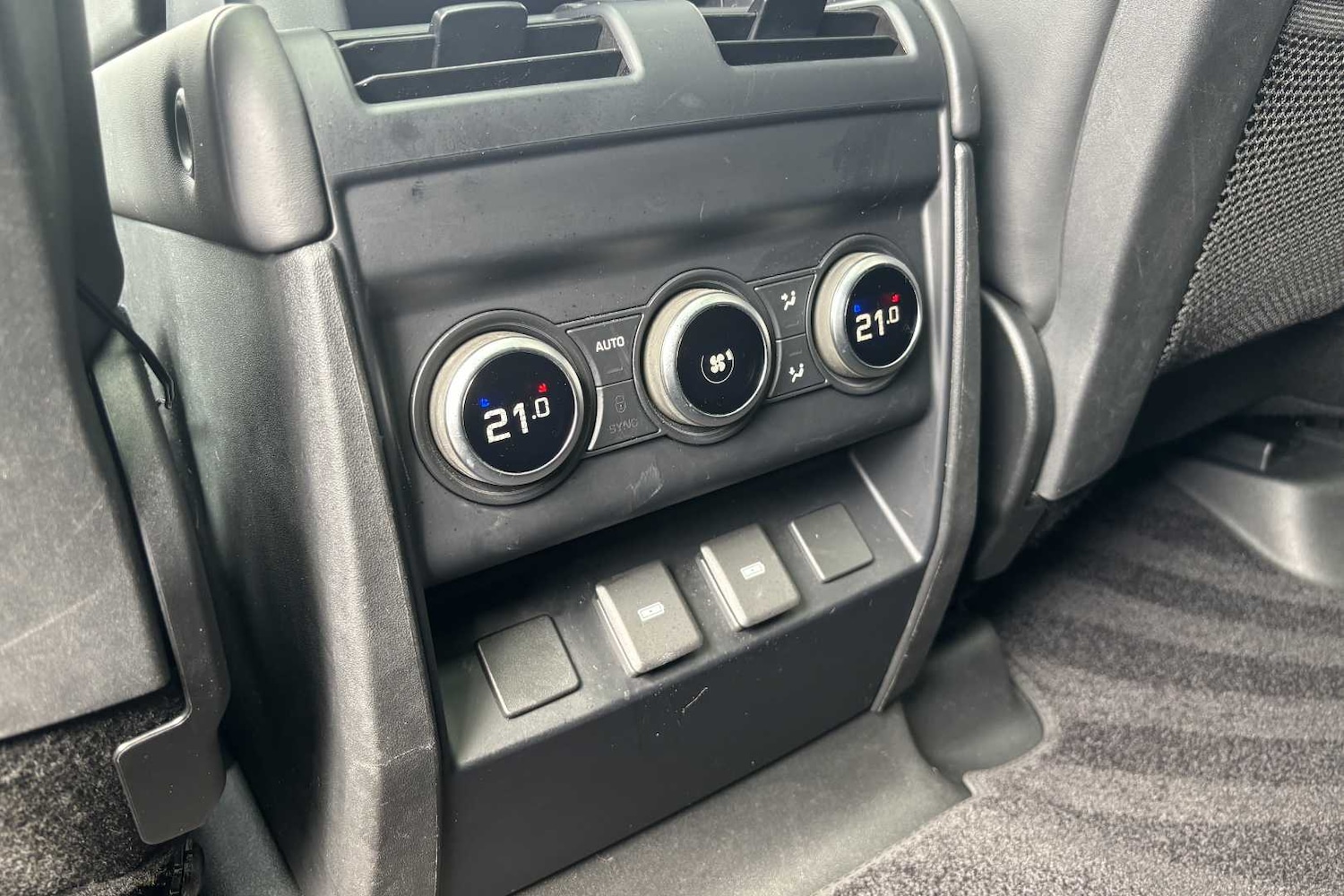 Used Land Rover Defender 2023 for sale - 76460353: Photo 27