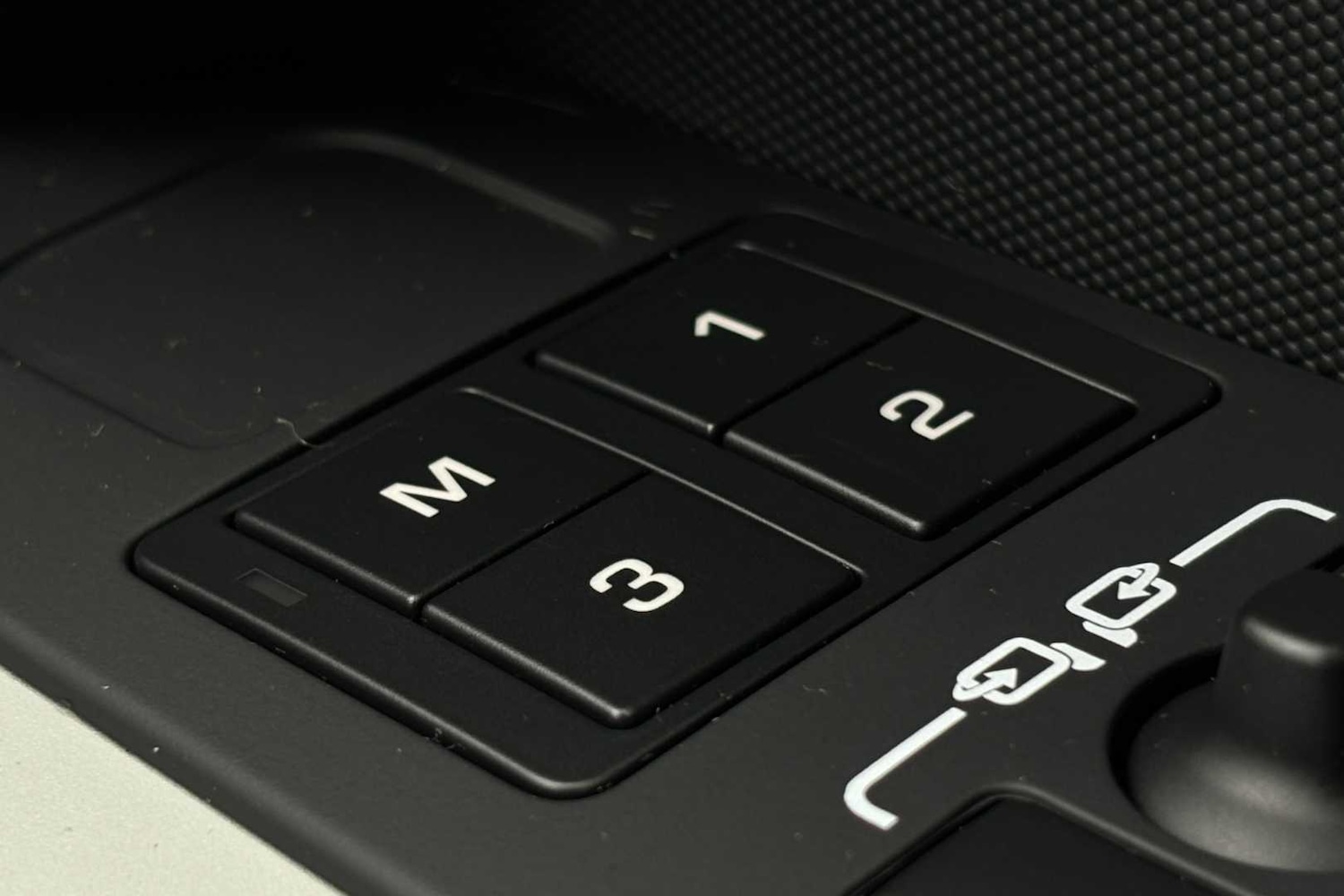 Used Land Rover Defender 2023 for sale - 76460353: Photo 31