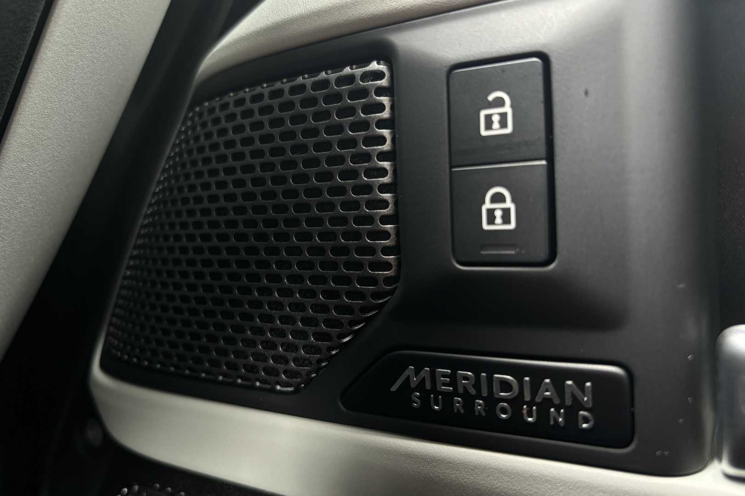 Used Land Rover Defender 2023 for sale - 76460353: Photo 32