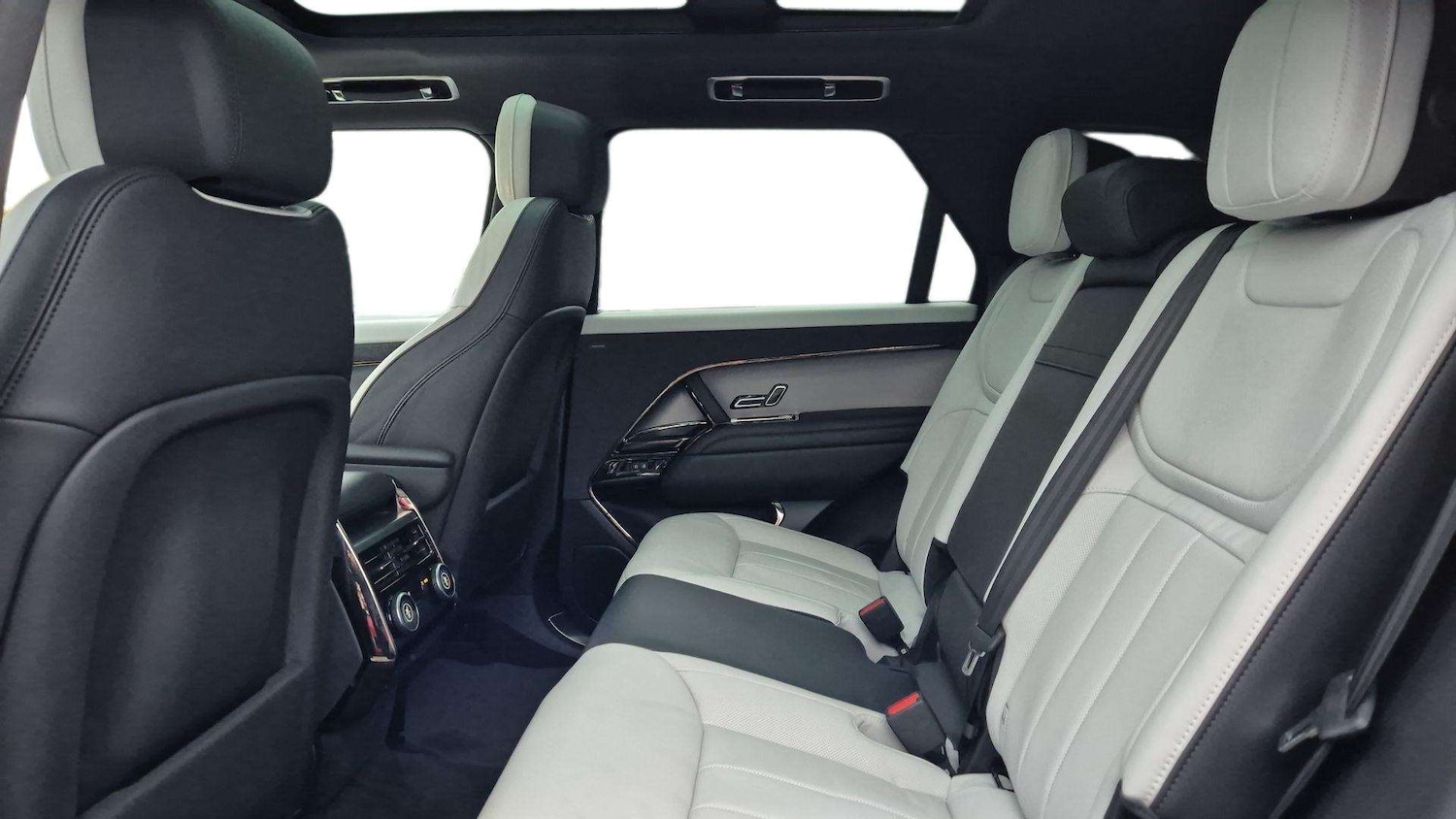 Used Land Rover Range Rover Sport 2024 for sale - 76672931: Photo 4