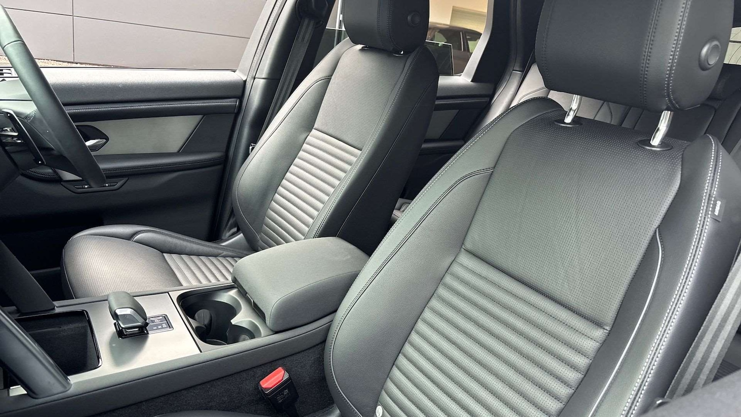 Used Land Rover Discovery Sport 2025 for sale - 76460618: Photo 33