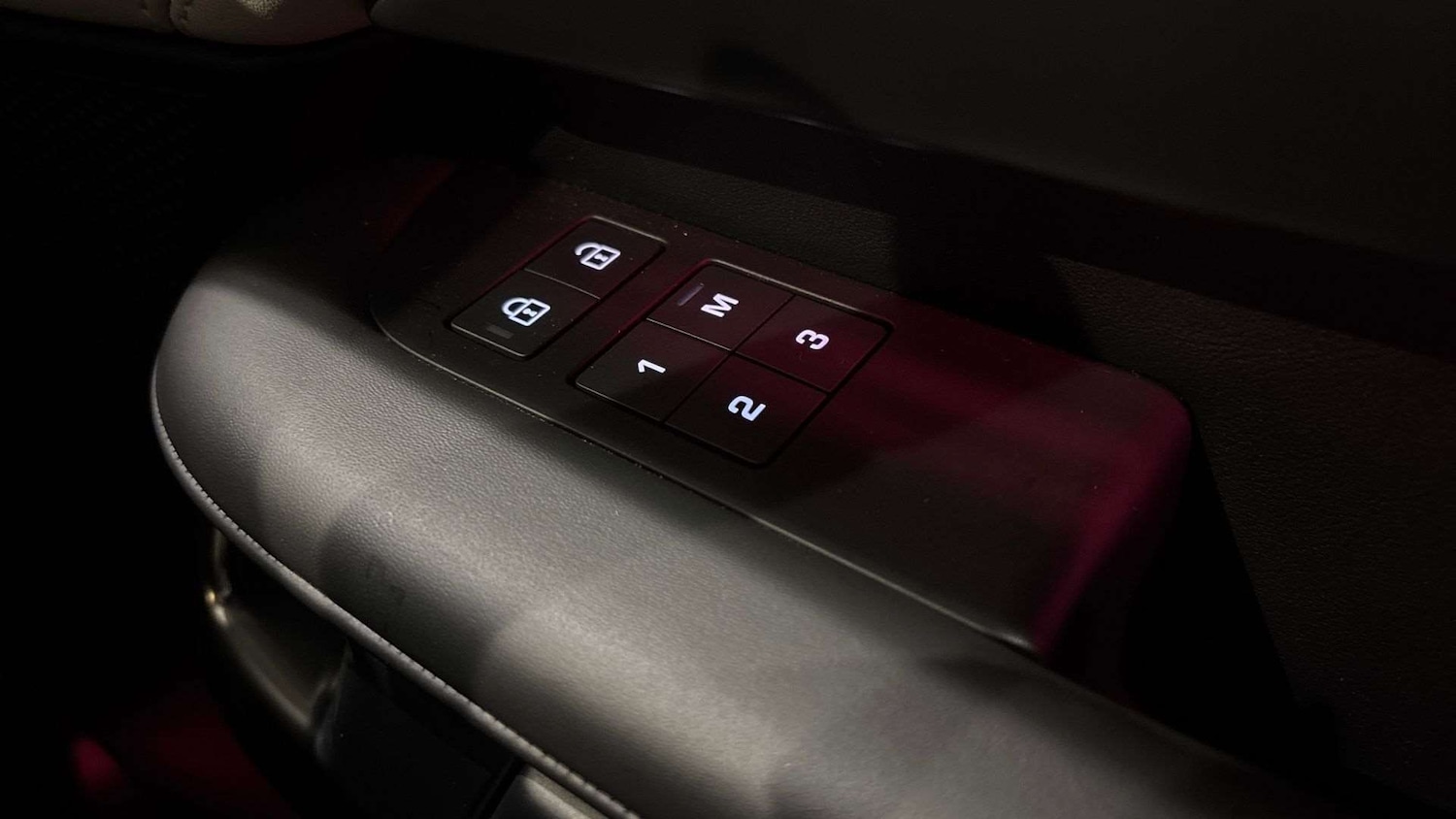 Used Land Rover Discovery 2023 for sale - 76460369: Photo 25