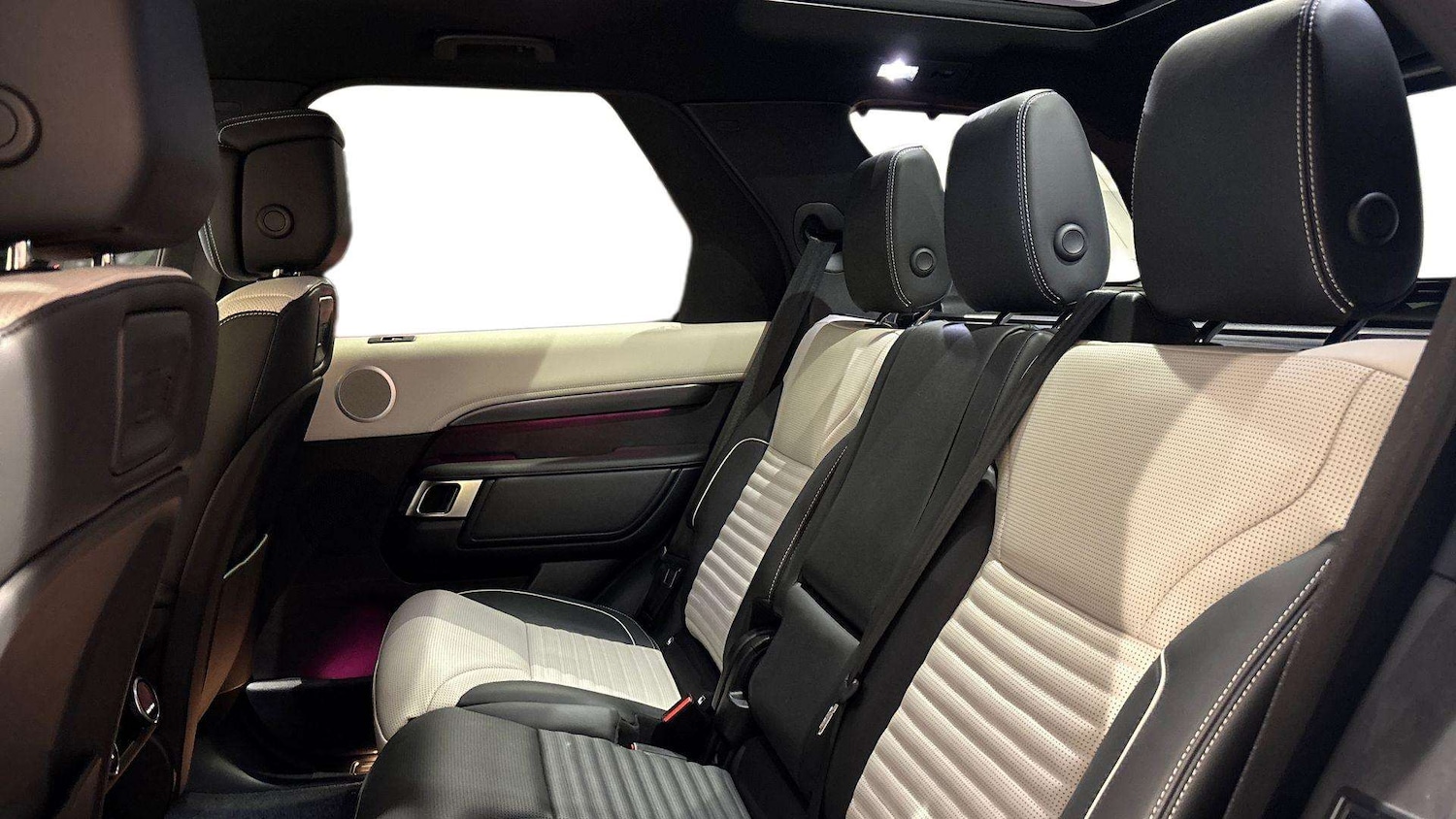 Used Land Rover Discovery 2023 for sale - 76460369: Photo 4