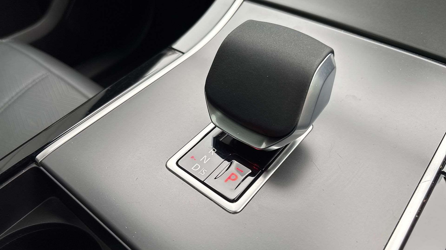 Used Land Rover Range Rover Velar 2024 for sale - 76460391: Photo 13