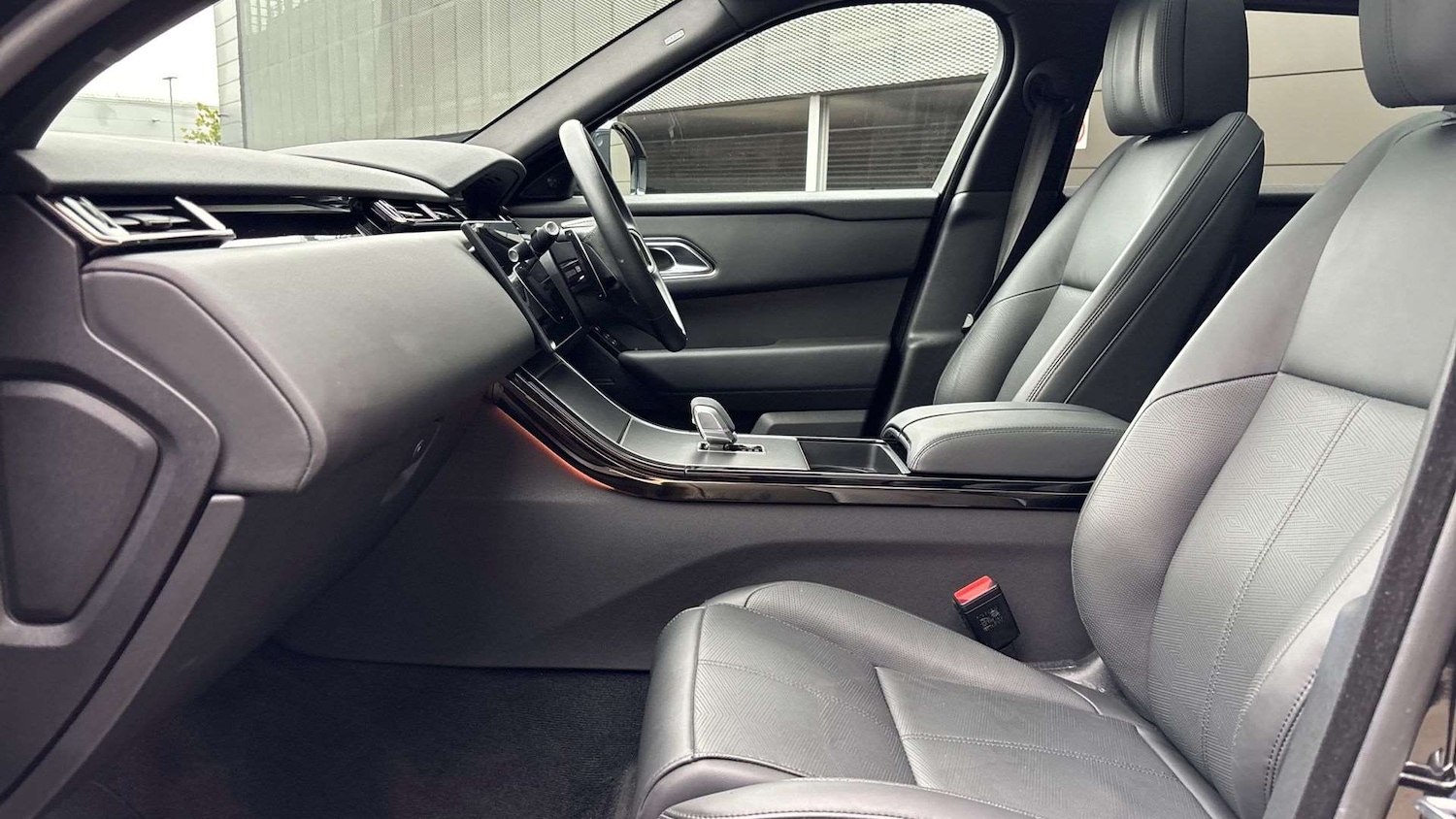 Used Land Rover Range Rover Velar 2024 for sale - 76460391: Photo 3