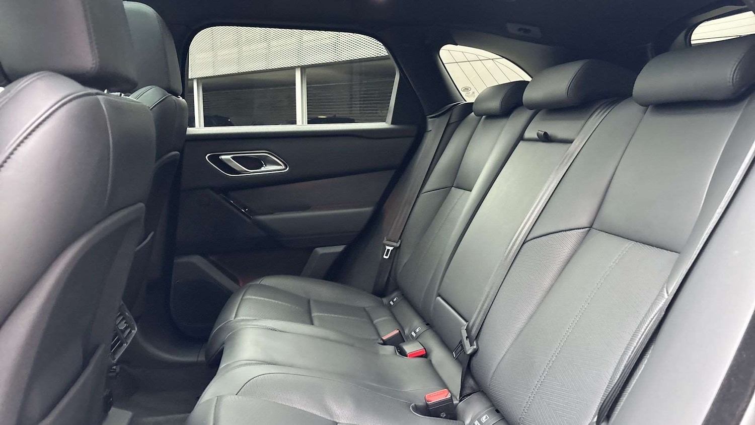 Used Land Rover Range Rover Velar 2024 for sale - 76460391: Photo 4