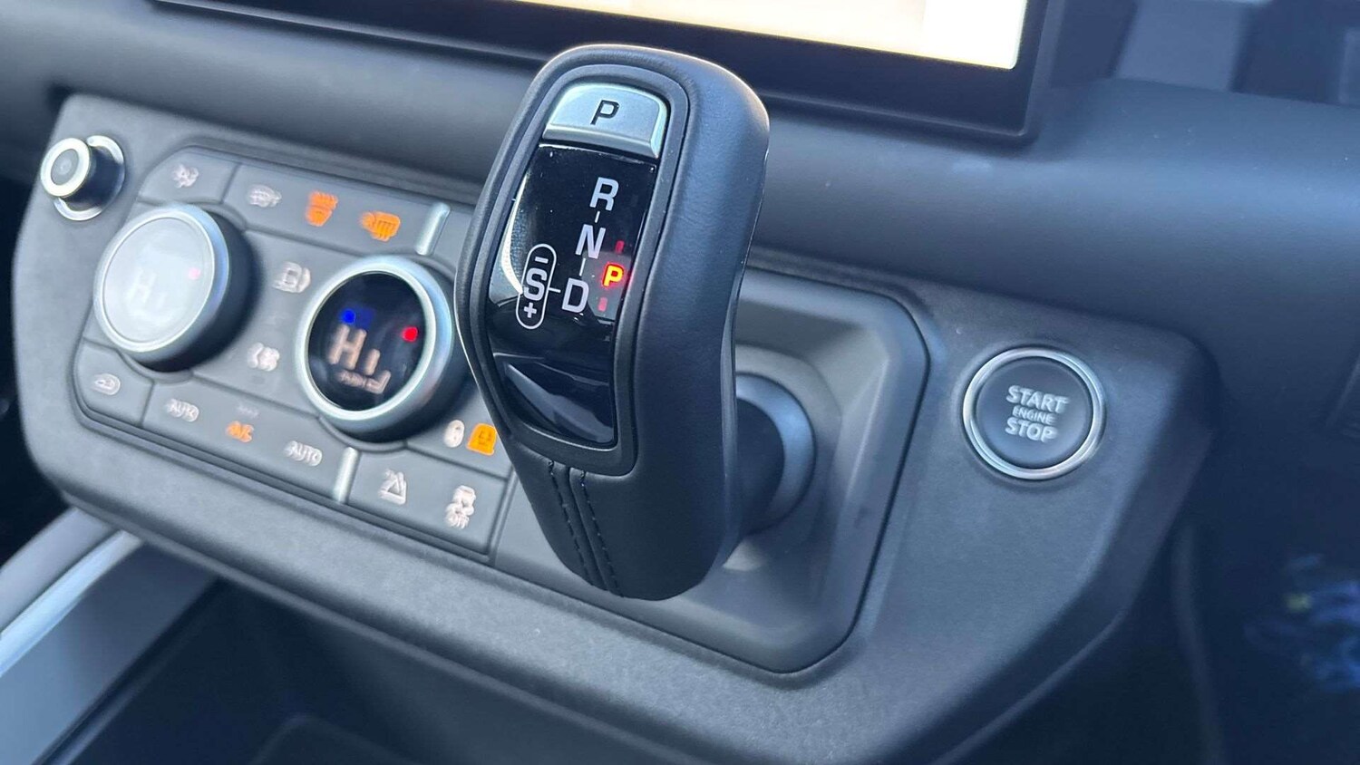 Used Land Rover Defender 2024 for sale - 77000179: Photo 13