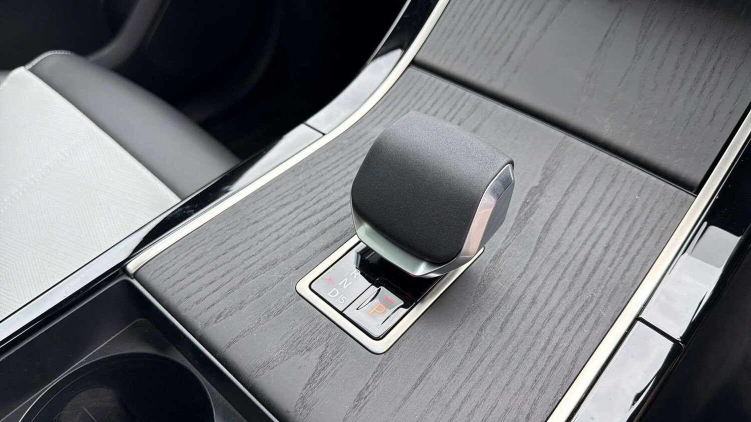 Used Land Rover Range Rover Velar 2026 for sale - 78209229: Photo 13