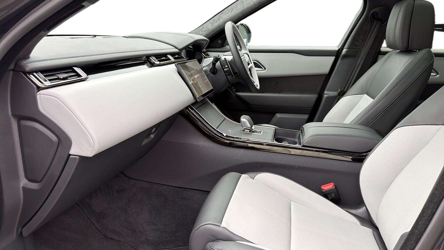 Used Land Rover Range Rover Velar 2026 for sale - 78209229: Photo 3