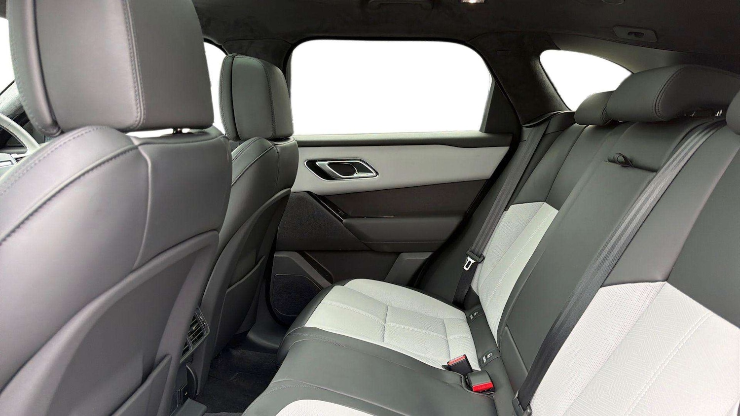 Used Land Rover Range Rover Velar 2026 for sale - 78209229: Photo 4