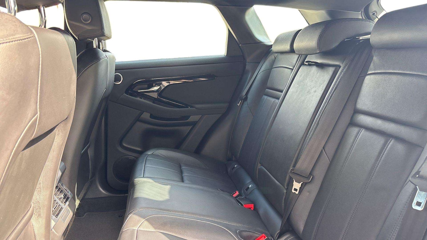 Used Land Rover Range Rover Evoque 2025 for sale - 76460232: Photo 4