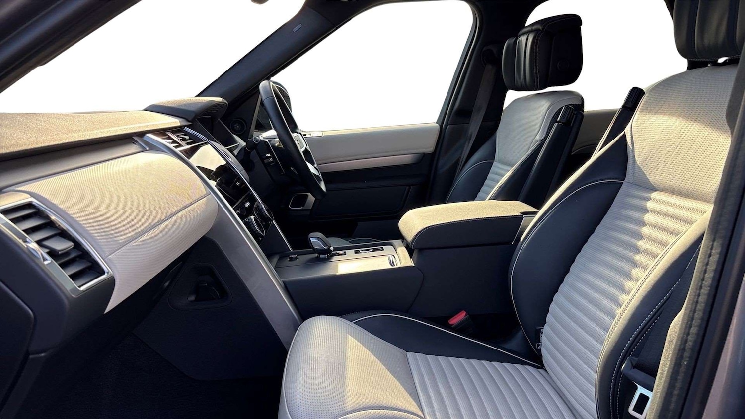 Used Land Rover Discovery 2024 for sale - 76851588: Photo 3