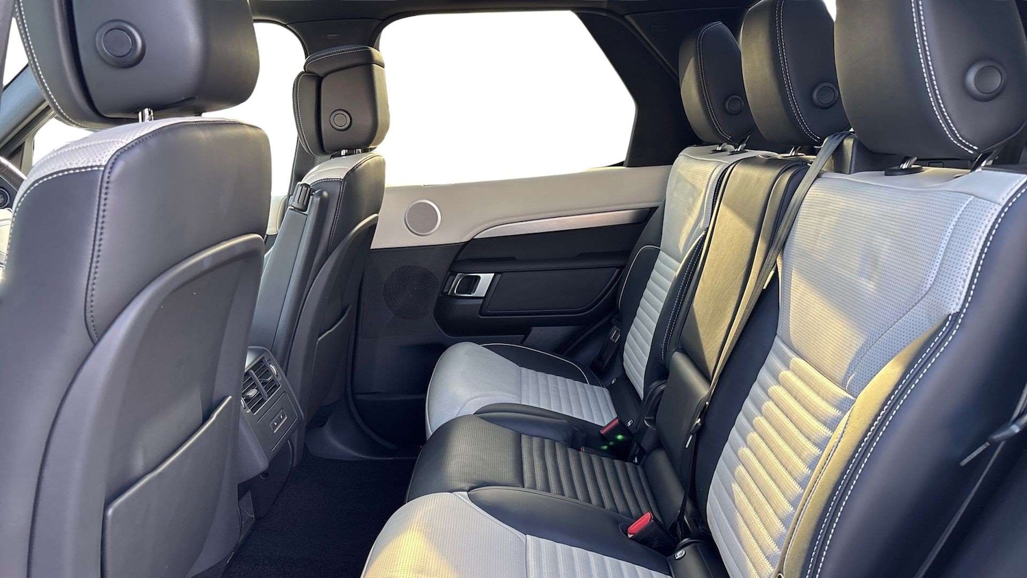 Used Land Rover Discovery 2024 for sale - 76851588: Photo 4