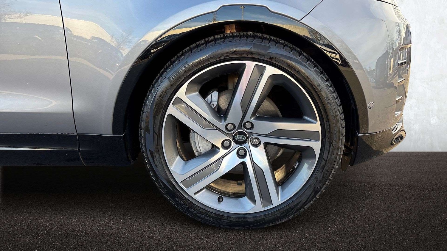 Used Land Rover Discovery 2024 for sale - 76851588: Photo 8