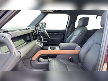 Used Land Rover Defender 2022 for sale - 76967930: Photo