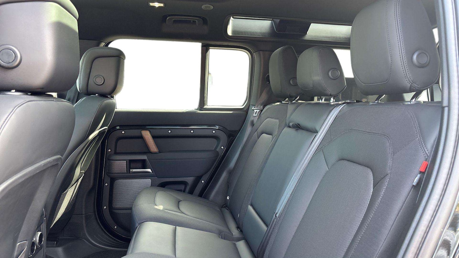 Used Land Rover Defender 2022 for sale - 76967930: Photo 4