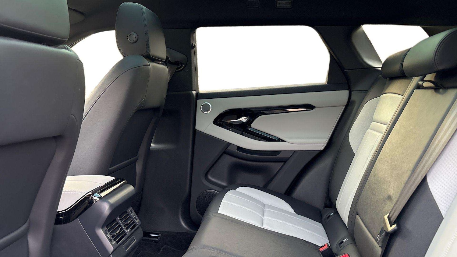 Used Land Rover Range Rover Evoque 2025 for sale - 77686667: Photo 4