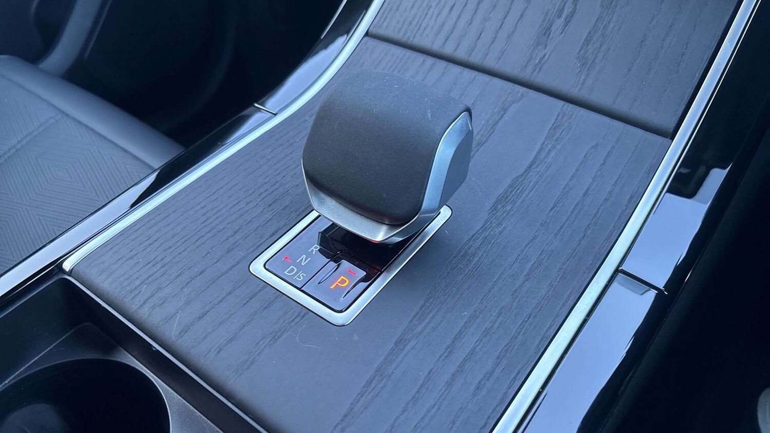 Used Land Rover Range Rover Velar 2025 for sale - 77979478: Photo 13