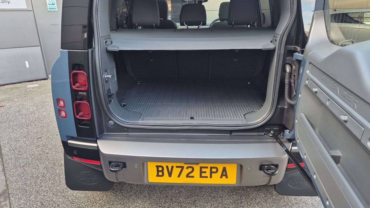 Used Land Rover Defender 2022 for sale - 76460159: Photo 10