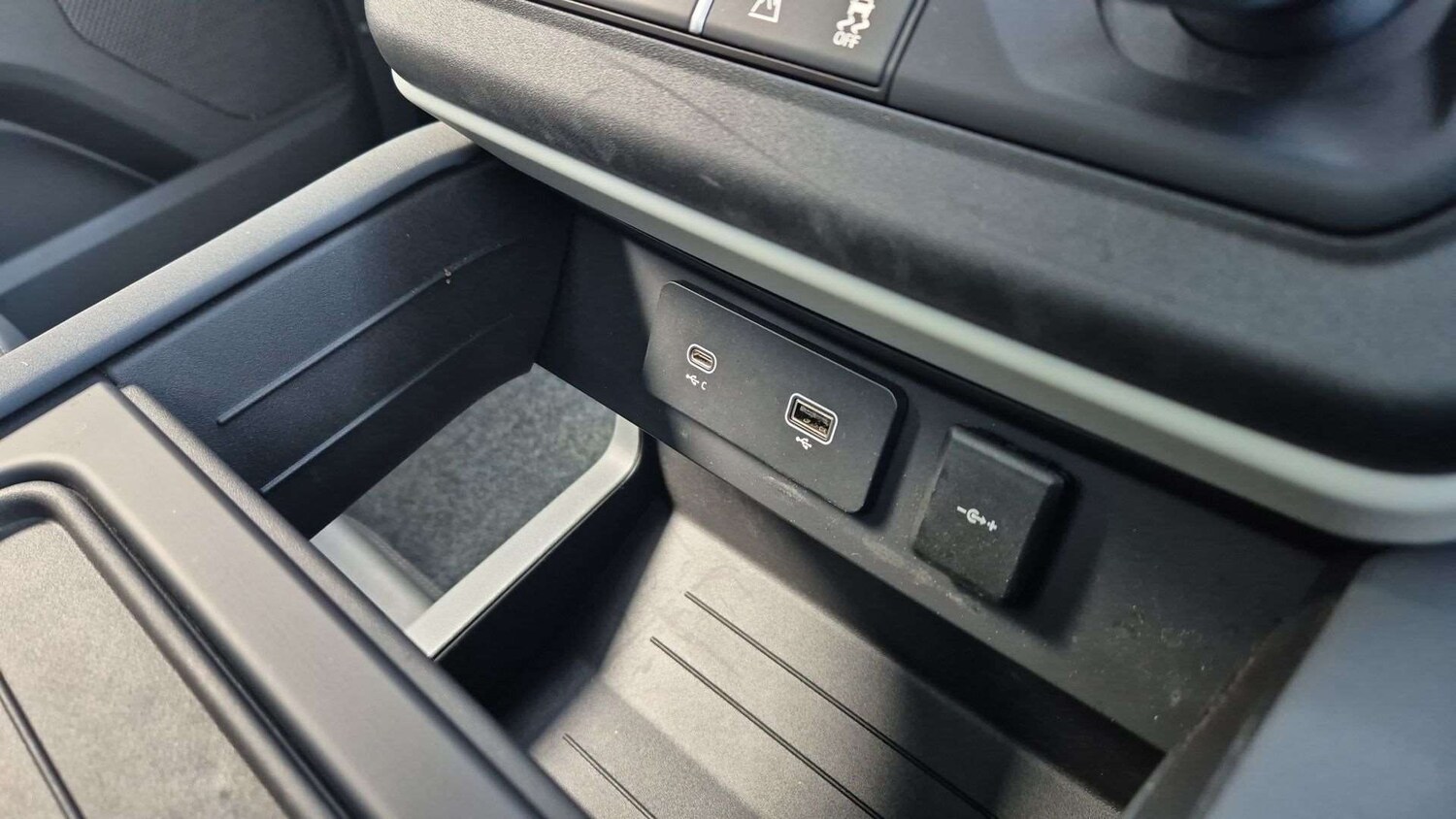 Used Land Rover Defender 2022 for sale - 76460159: Photo 30