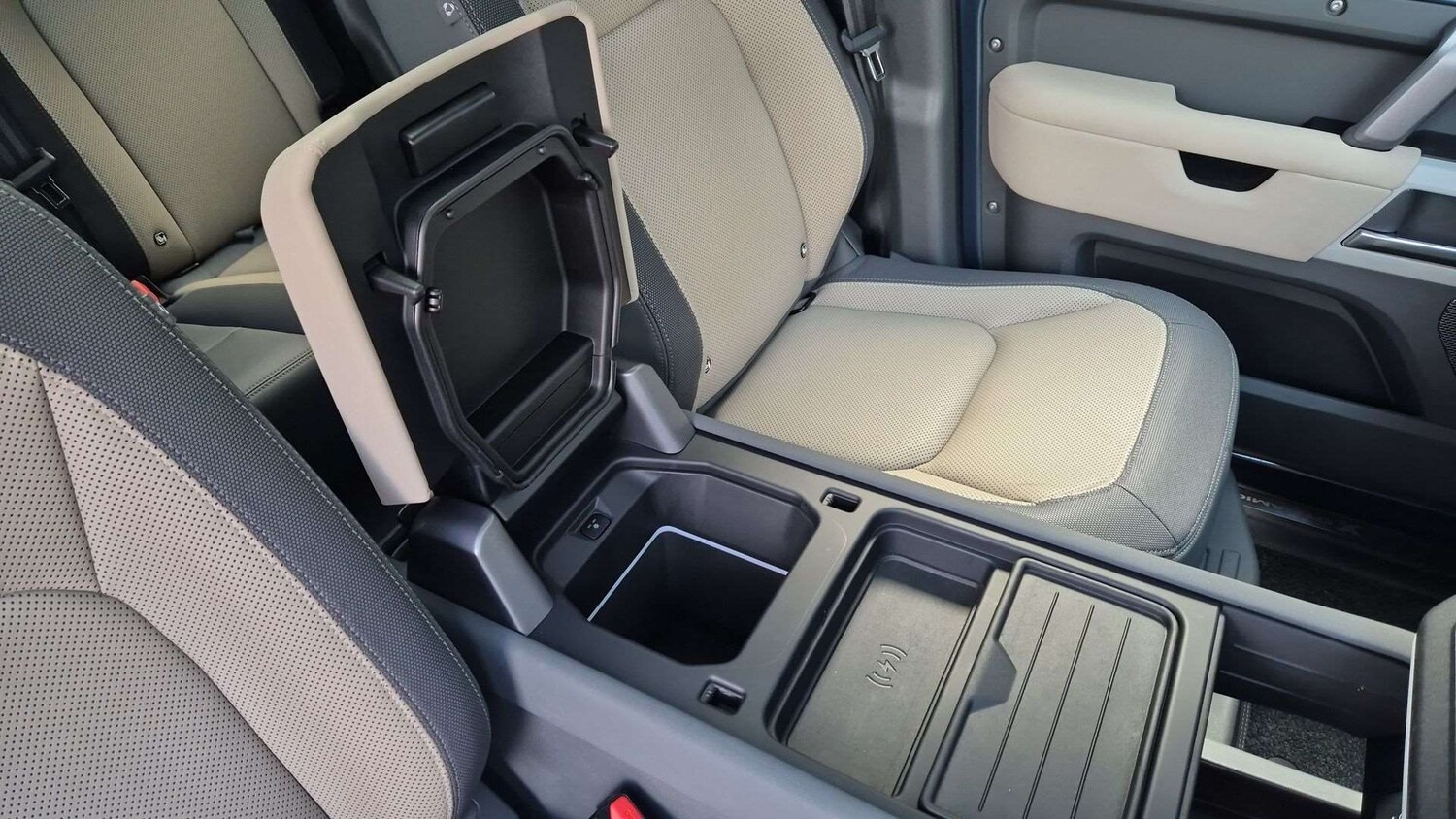 Used Land Rover Defender 2022 for sale - 76460159: Photo 31