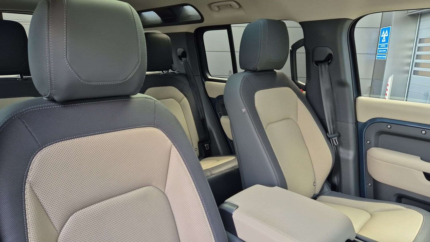 Used Land Rover Defender 2022 for sale - 76460159: Photo 32