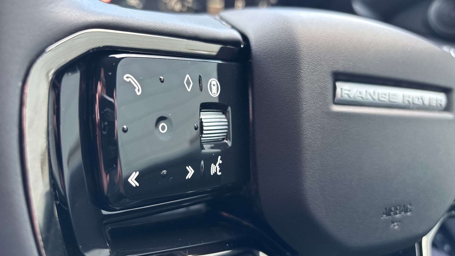 Used Land Rover Range Rover Evoque 2023 for sale - 76672939: Photo 33