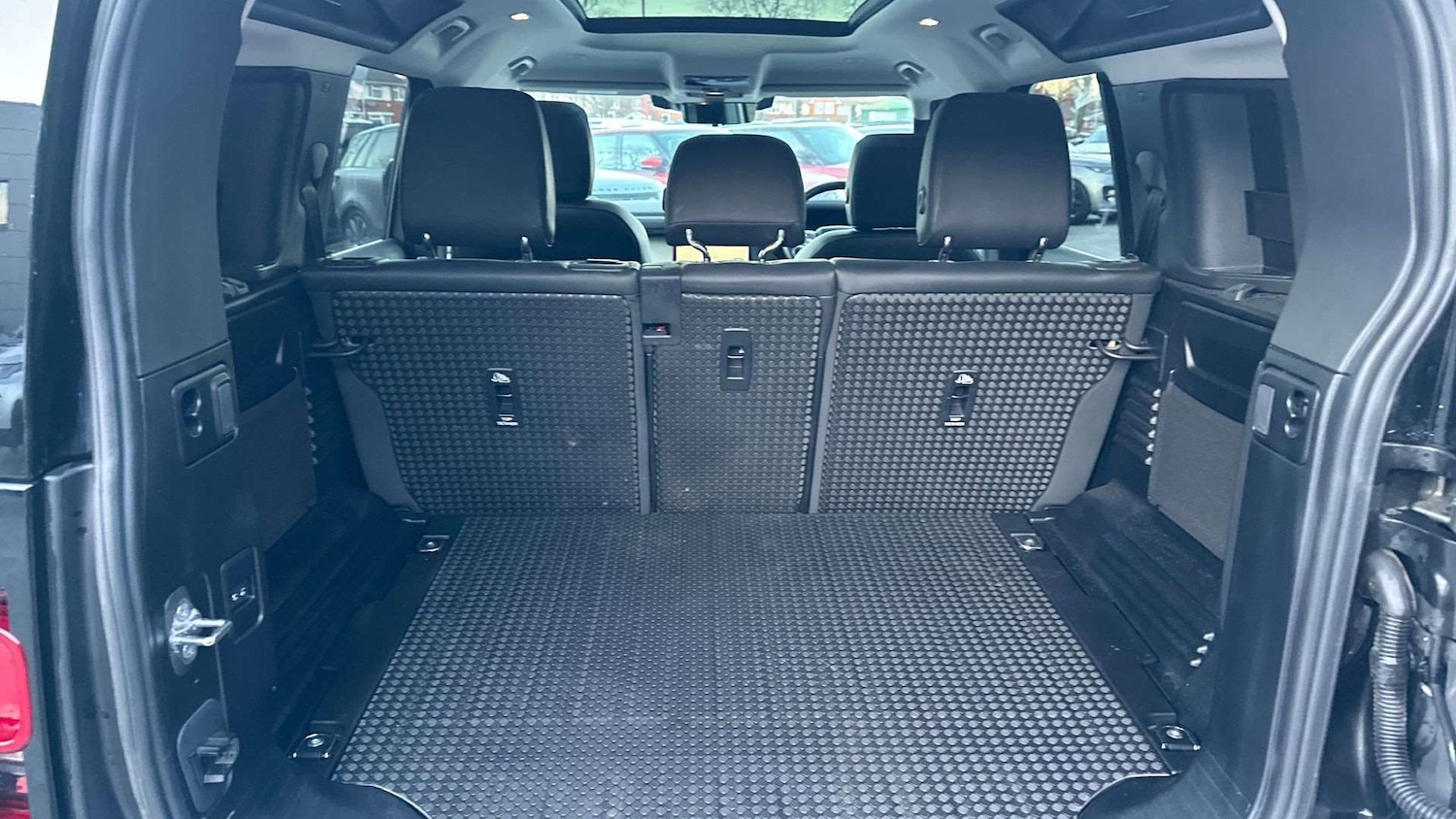 Used Land Rover Defender 2024 for sale - 77810811: Photo 10