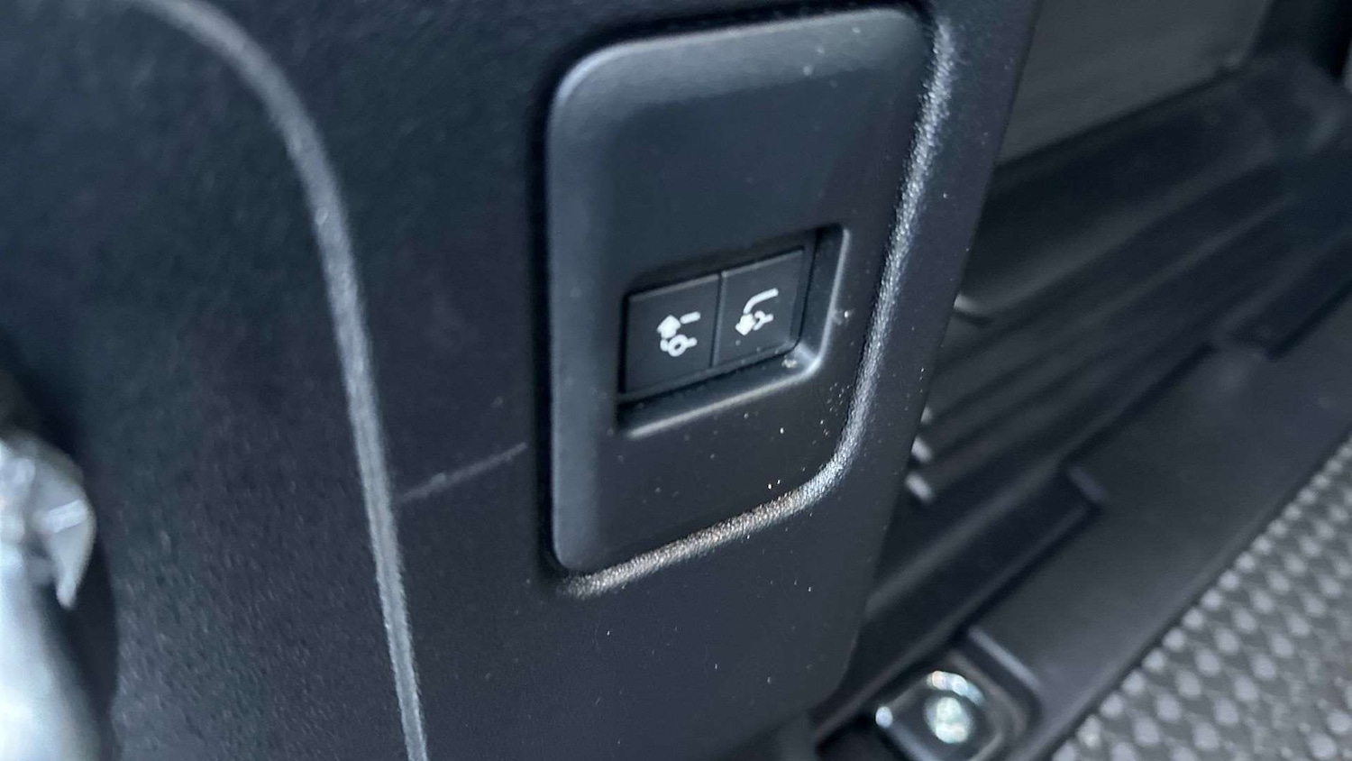 Used Land Rover Defender 2024 for sale - 77810811: Photo 23