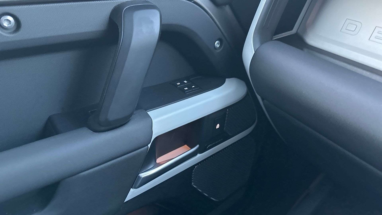 Used Land Rover Defender 2024 for sale - 77810811: Photo 29