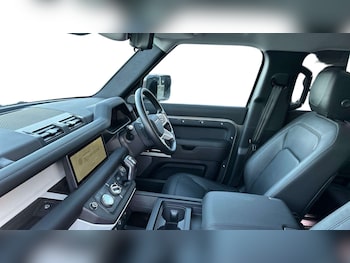 Used Land Rover Defender 2024 for sale - 77810811: Photo