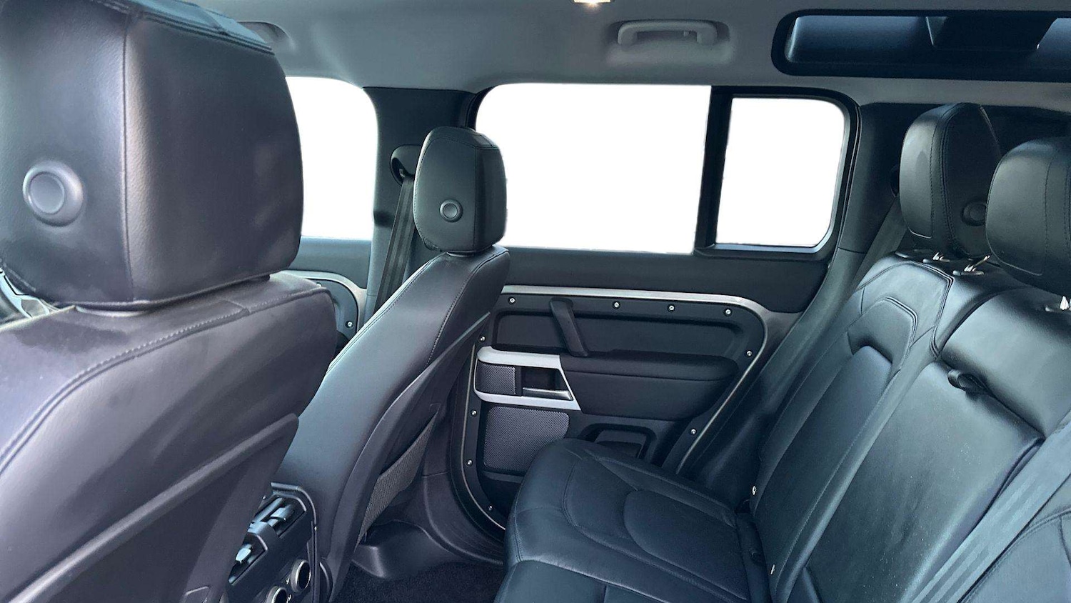 Used Land Rover Defender 2024 for sale - 77810811: Photo 4